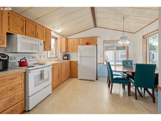 1475 GREEN ACRES Rd 91, Eugene, OR 97408