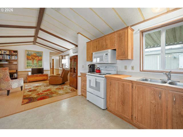 1475 GREEN ACRES Rd 91, Eugene, OR 97408