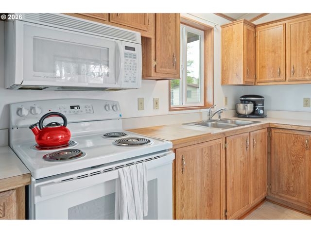 1475 GREEN ACRES Rd 91, Eugene, OR 97408