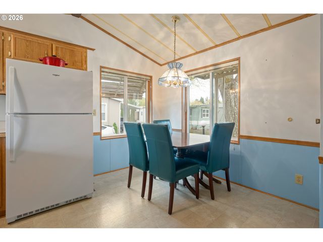 1475 GREEN ACRES Rd 91, Eugene, OR 97408