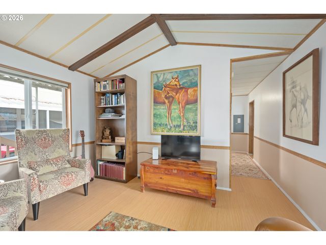 1475 GREEN ACRES Rd 91, Eugene, OR 97408