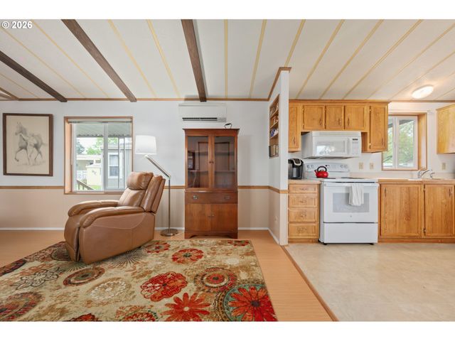1475 GREEN ACRES Rd 91, Eugene, OR 97408