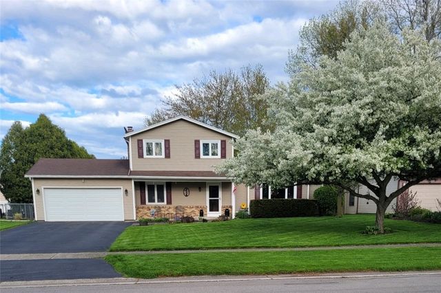 18 Mathew Lane, Greece, NY 14626