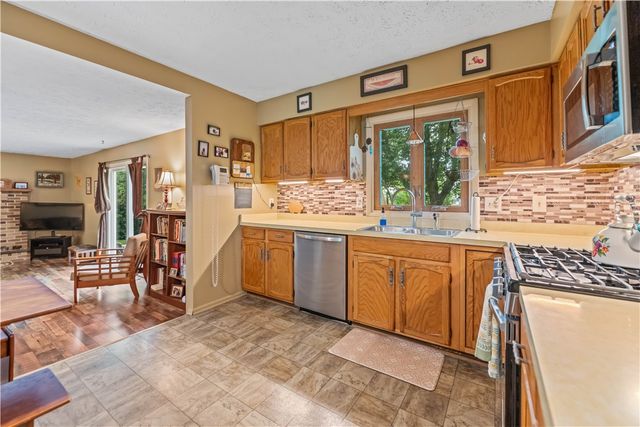 18 Mathew Lane, Greece, NY 14626