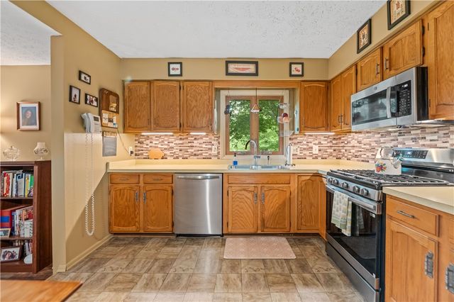 18 Mathew Lane, Greece, NY 14626