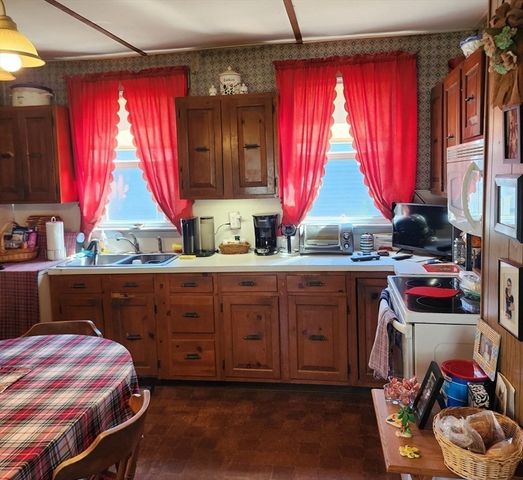 471 Union St, Rockland, MA 02370