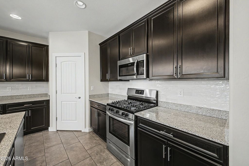 12423 N 174TH Lane, Surprise, AZ 85388 — photo 5