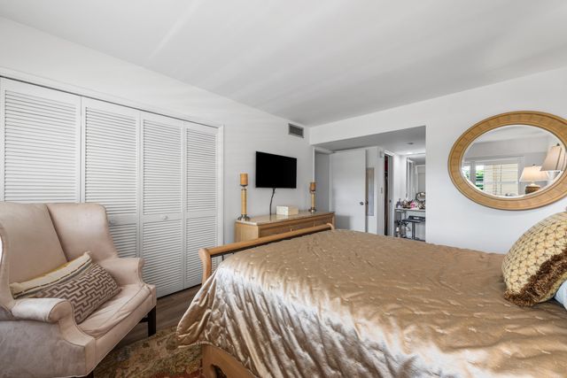 3499 Oaks Way 407, Pompano Beach, FL 33069