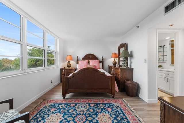 3499 Oaks Way 407, Pompano Beach, FL 33069