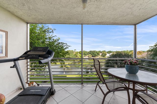 3499 Oaks Way 407, Pompano Beach, FL 33069