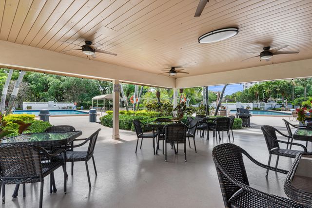 3499 Oaks Way 407, Pompano Beach, FL 33069