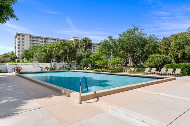 3499 Oaks Way 407, Pompano Beach, FL 33069