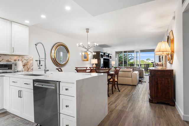 3499 Oaks Way 407, Pompano Beach, FL 33069