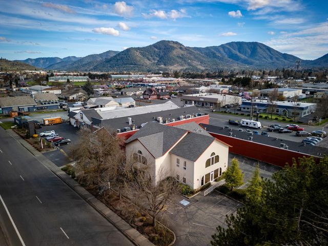 541 NE E Street, Grants Pass, OR 97526