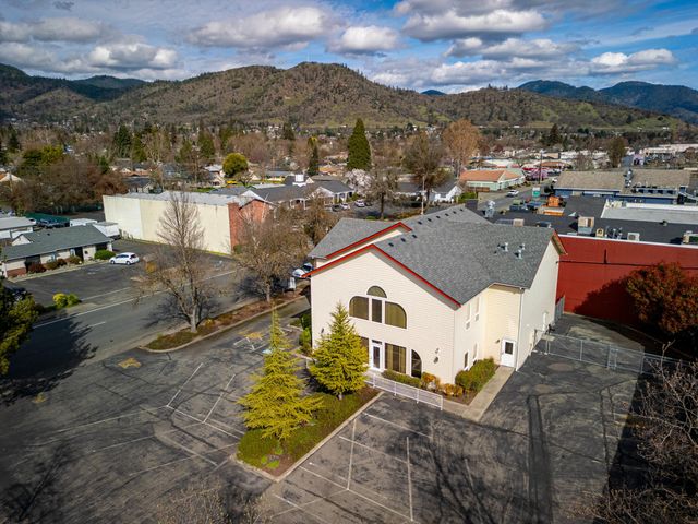 541 NE E Street, Grants Pass, OR 97526