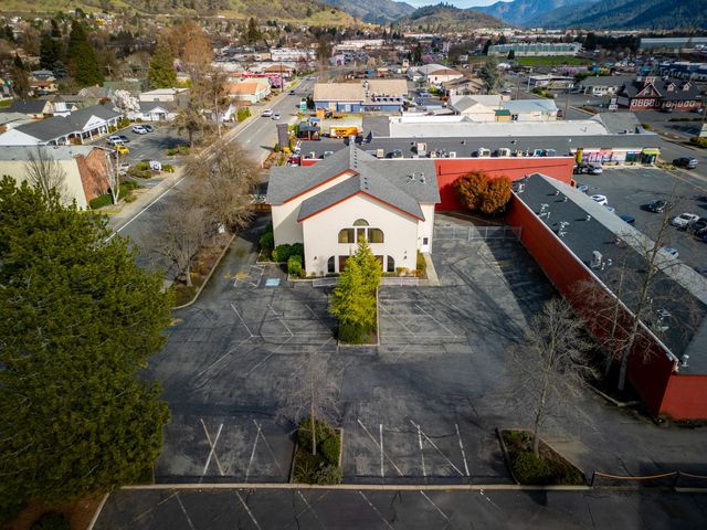 541 NE E Street, Grants Pass, OR 97526