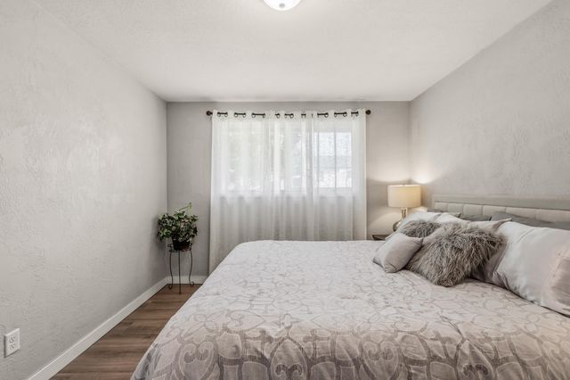 2423 Delta Waters Road, Medford, OR 97504