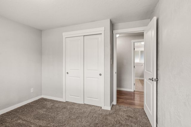 2423 Delta Waters Road, Medford, OR 97504