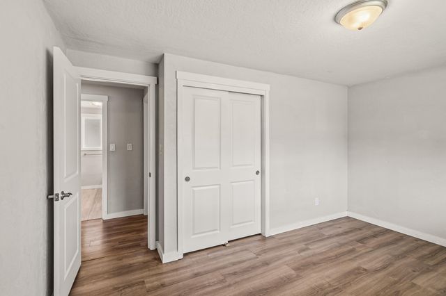 2423 Delta Waters Road, Medford, OR 97504