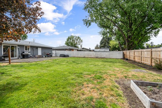 2423 Delta Waters Road, Medford, OR 97504