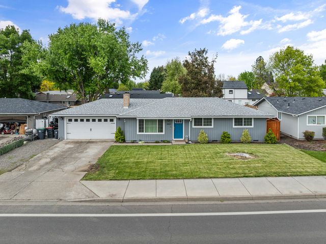 2423 Delta Waters Road, Medford, OR 97504