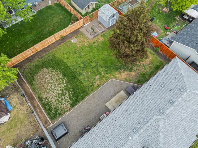 2423 Delta Waters Road, Medford, OR 97504