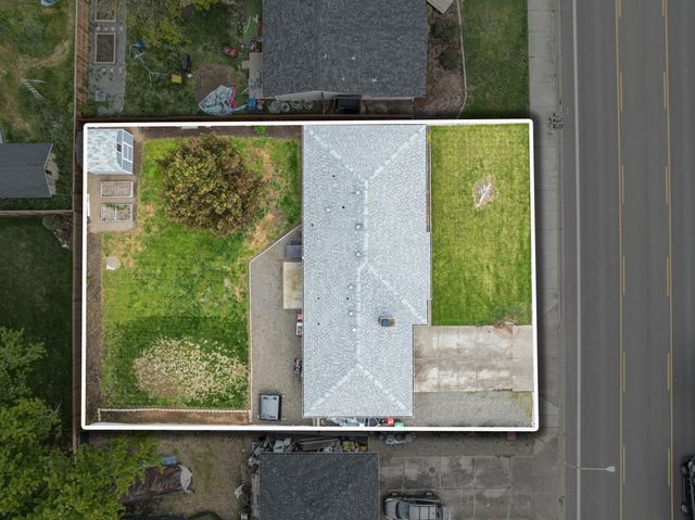 2423 Delta Waters Road, Medford, OR 97504