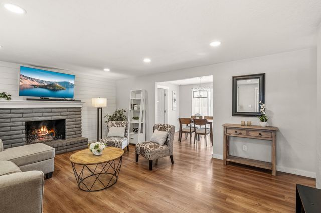 2423 Delta Waters Road, Medford, OR 97504