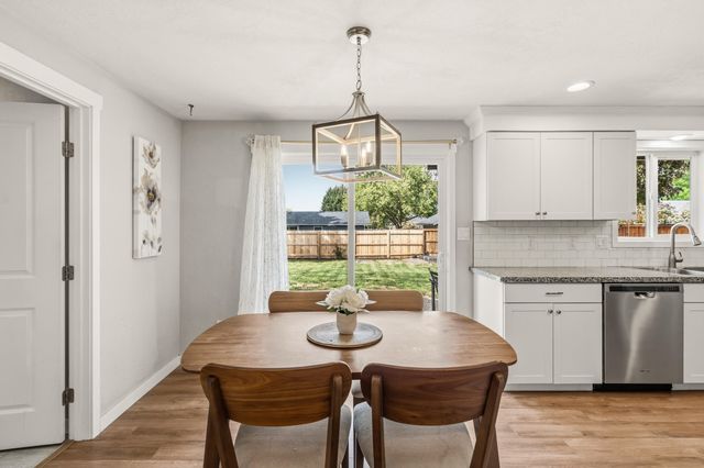 2423 Delta Waters Road, Medford, OR 97504