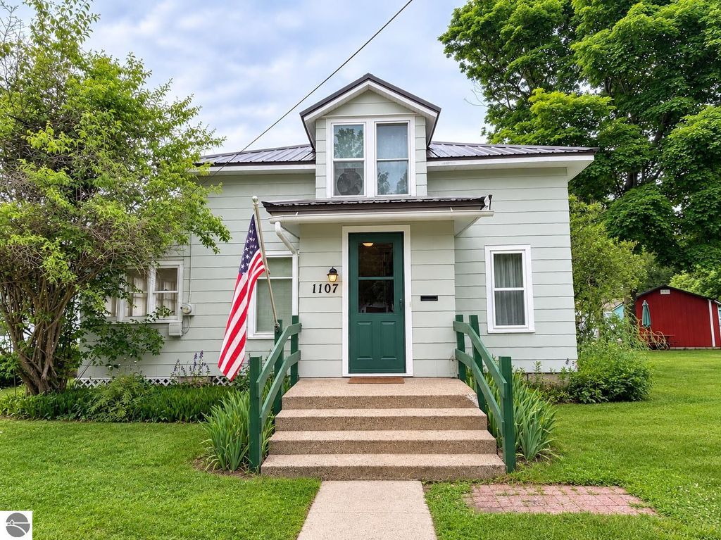 Image 1 of property listing at 1107 Michigan Avenue, Alma, MI 48801