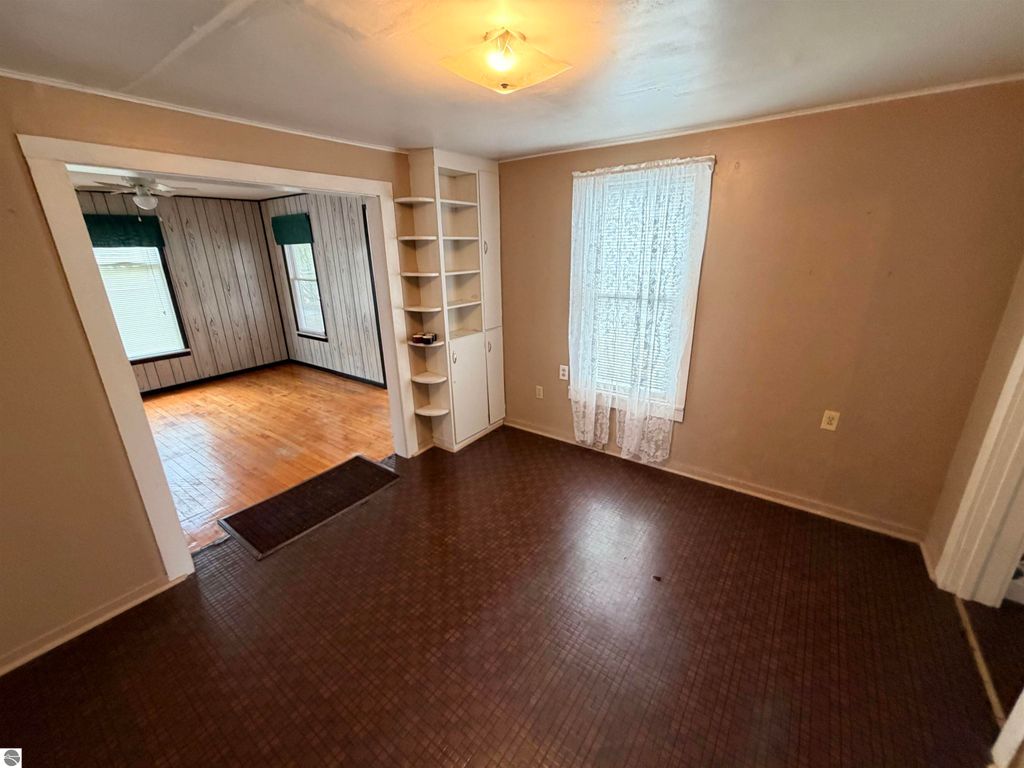 Image 10 of property listing at 1107 Michigan Avenue, Alma, MI 48801