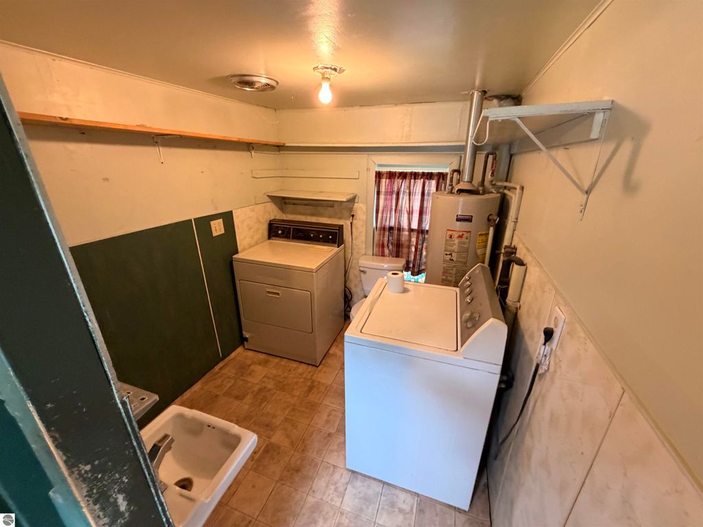 Image 14 of property listing at 1107 Michigan Avenue, Alma, MI 48801
