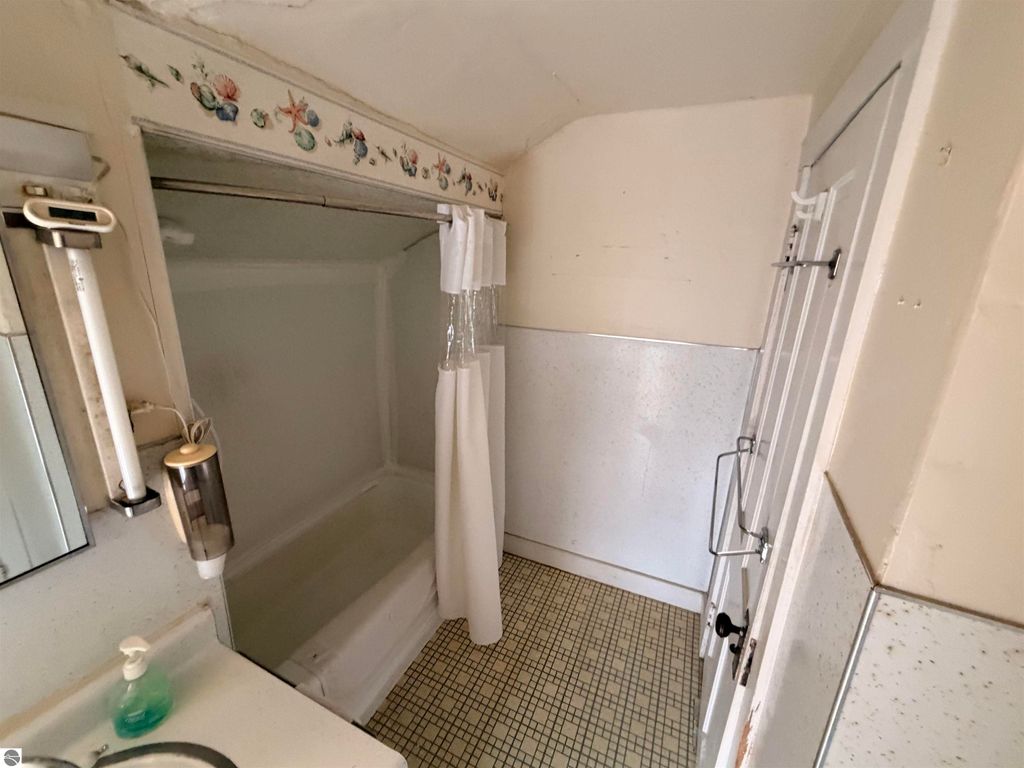 Image 19 of property listing at 1107 Michigan Avenue, Alma, MI 48801