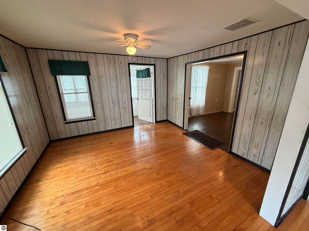 Image 7 of property listing at 1107 Michigan Avenue, Alma, MI 48801