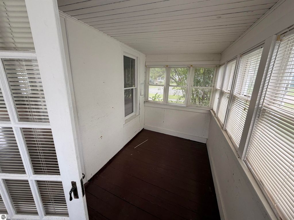 Image 8 of property listing at 1107 Michigan Avenue, Alma, MI 48801