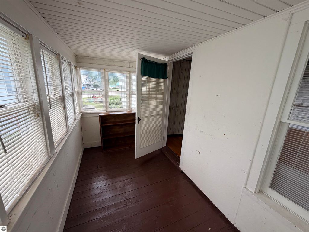 Image 9 of property listing at 1107 Michigan Avenue, Alma, MI 48801