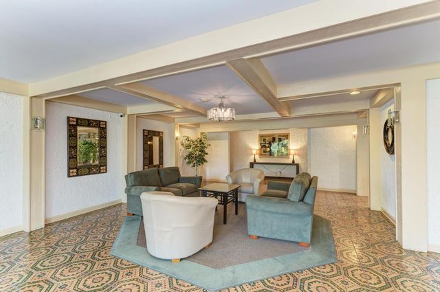 4000 Dundee Road 107, Northbrook, IL 60062