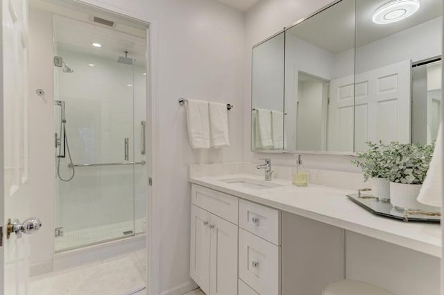 4000 Dundee Road 107, Northbrook, IL 60062