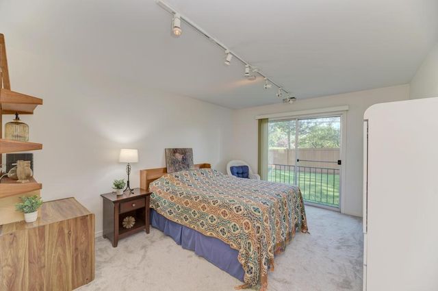 4000 Dundee Road 107, Northbrook, IL 60062