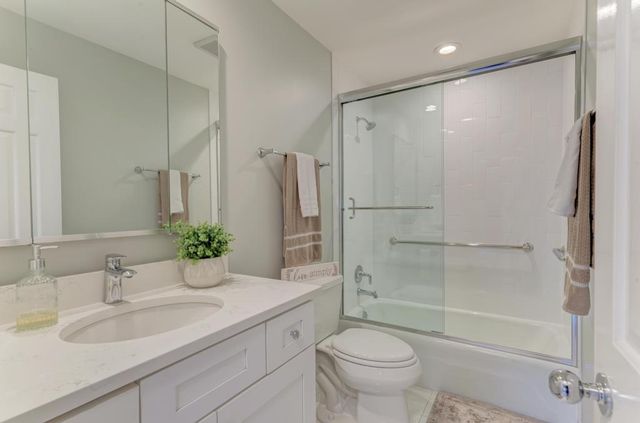 4000 Dundee Road 107, Northbrook, IL 60062