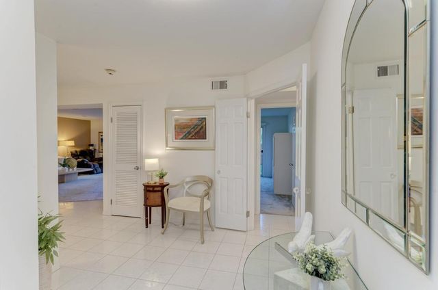 4000 Dundee Road 107, Northbrook, IL 60062