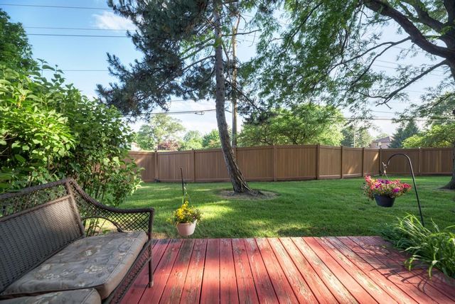 4000 Dundee Road 107, Northbrook, IL 60062