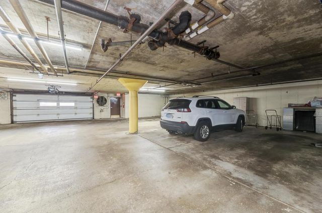 4000 Dundee Road 107, Northbrook, IL 60062