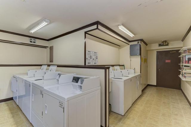 4000 Dundee Road 107, Northbrook, IL 60062