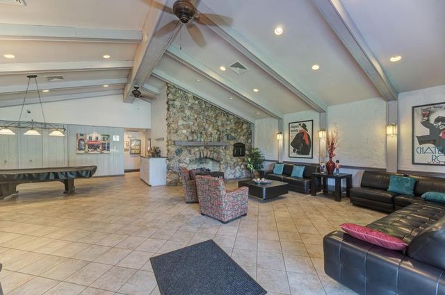 4000 Dundee Road 107, Northbrook, IL 60062