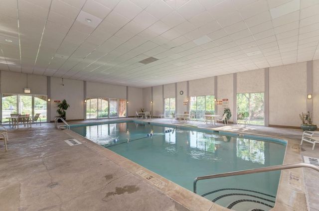 4000 Dundee Road 107, Northbrook, IL 60062