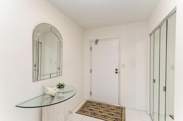 4000 Dundee Road 107, Northbrook, IL 60062