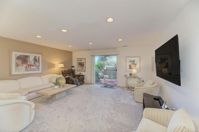 4000 Dundee Road 107, Northbrook, IL 60062