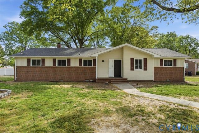 117 Homestead Dr, Colonial Heights, VA 23834