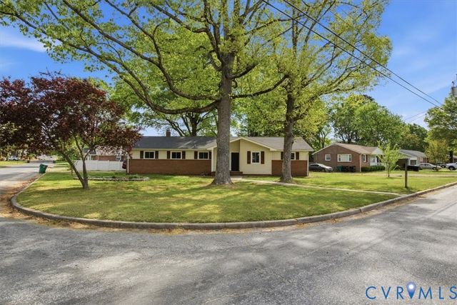 117 Homestead Dr, Colonial Heights, VA 23834